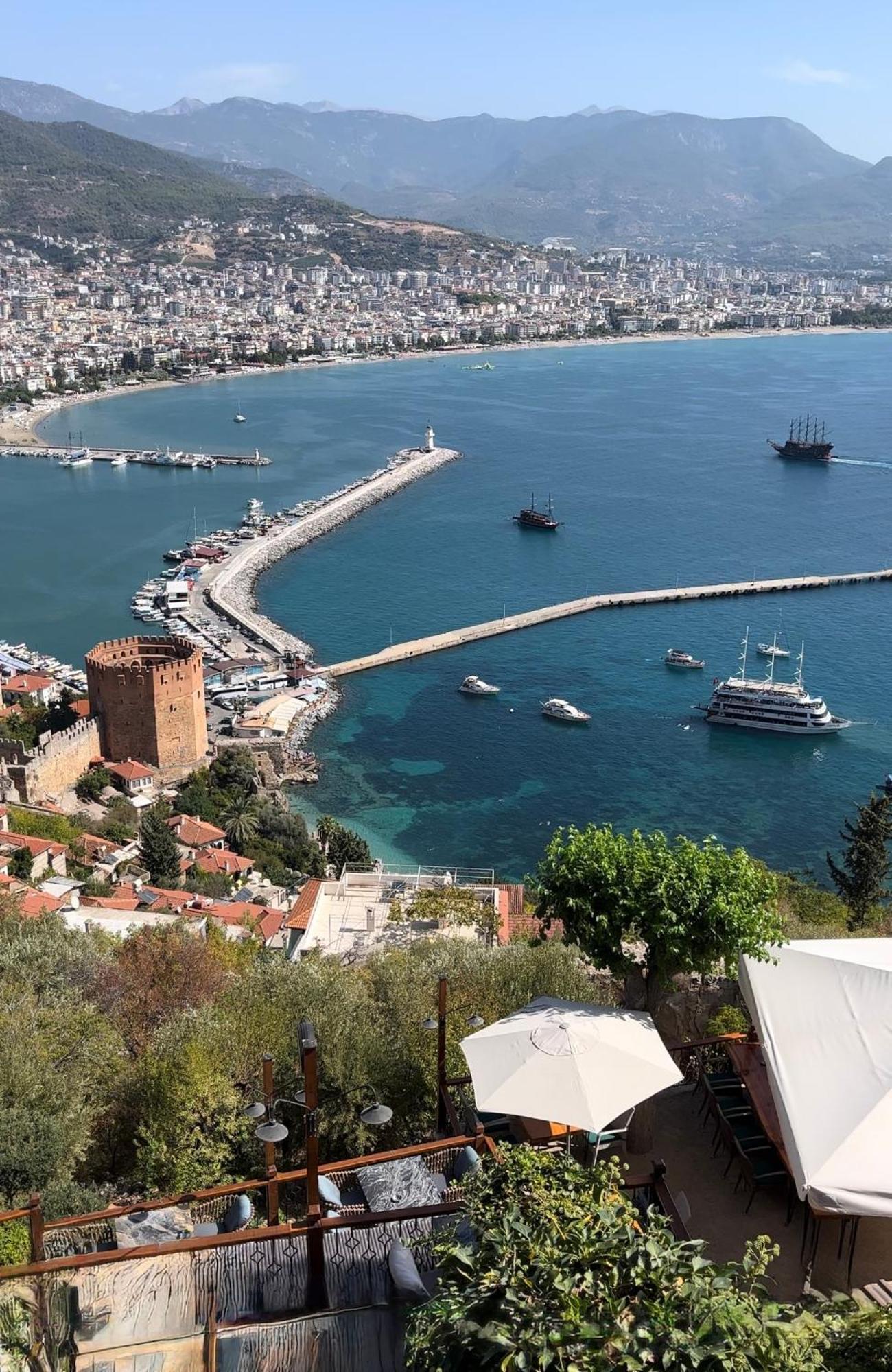 In In The Center By The Sea * Alanya
