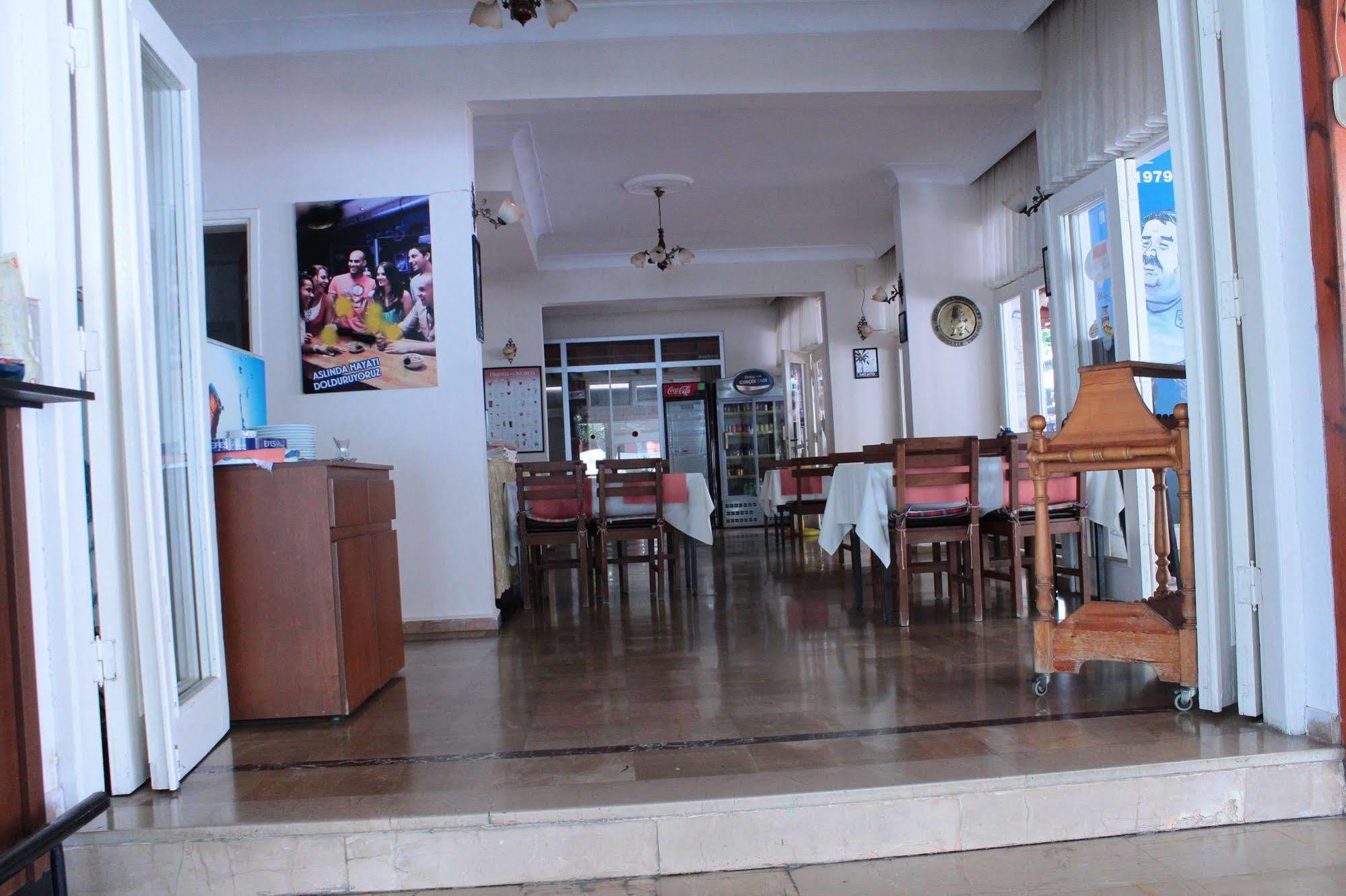 Hotel Mola 2*